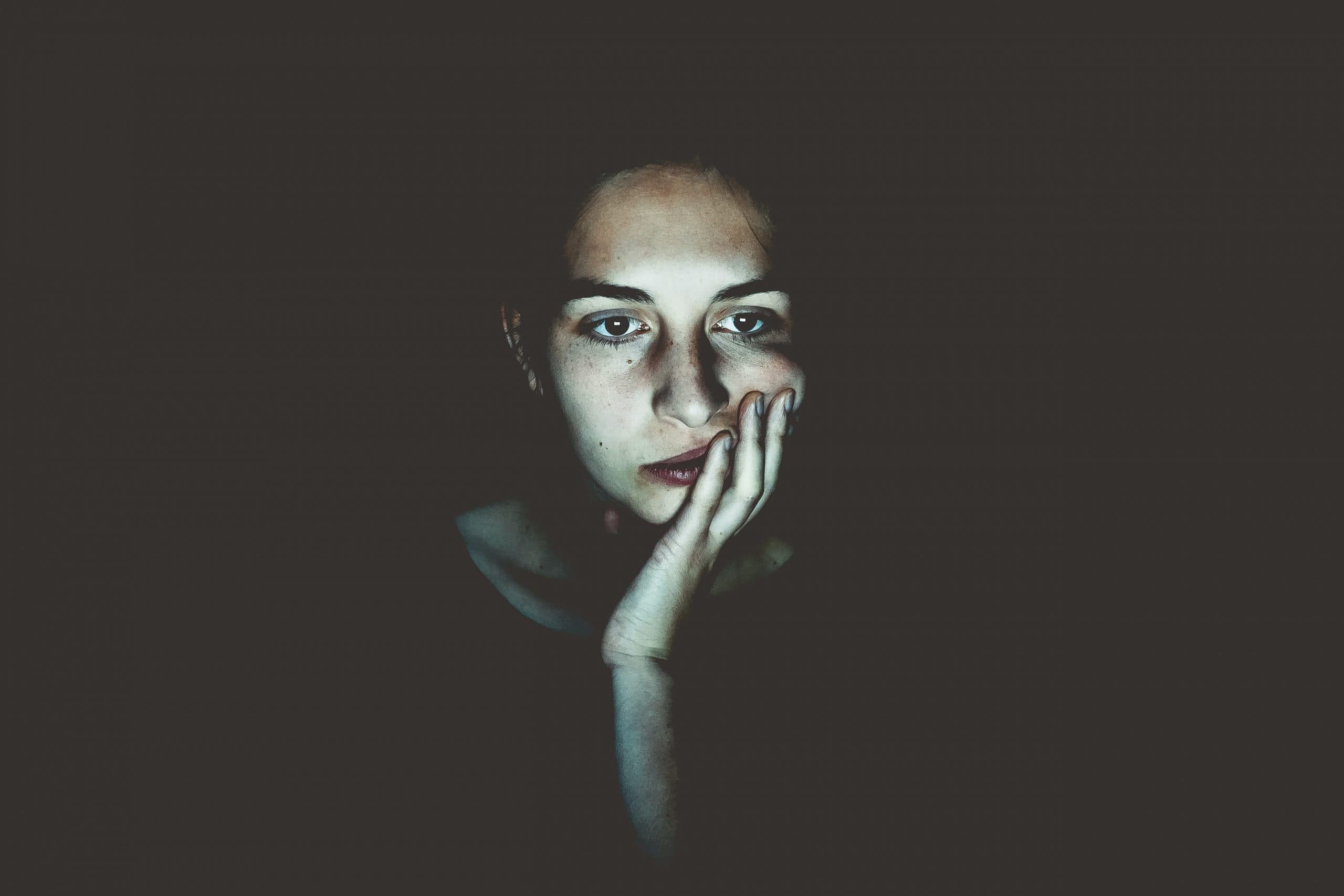 O que é bloqueio emocional e como vencer essa barreira?