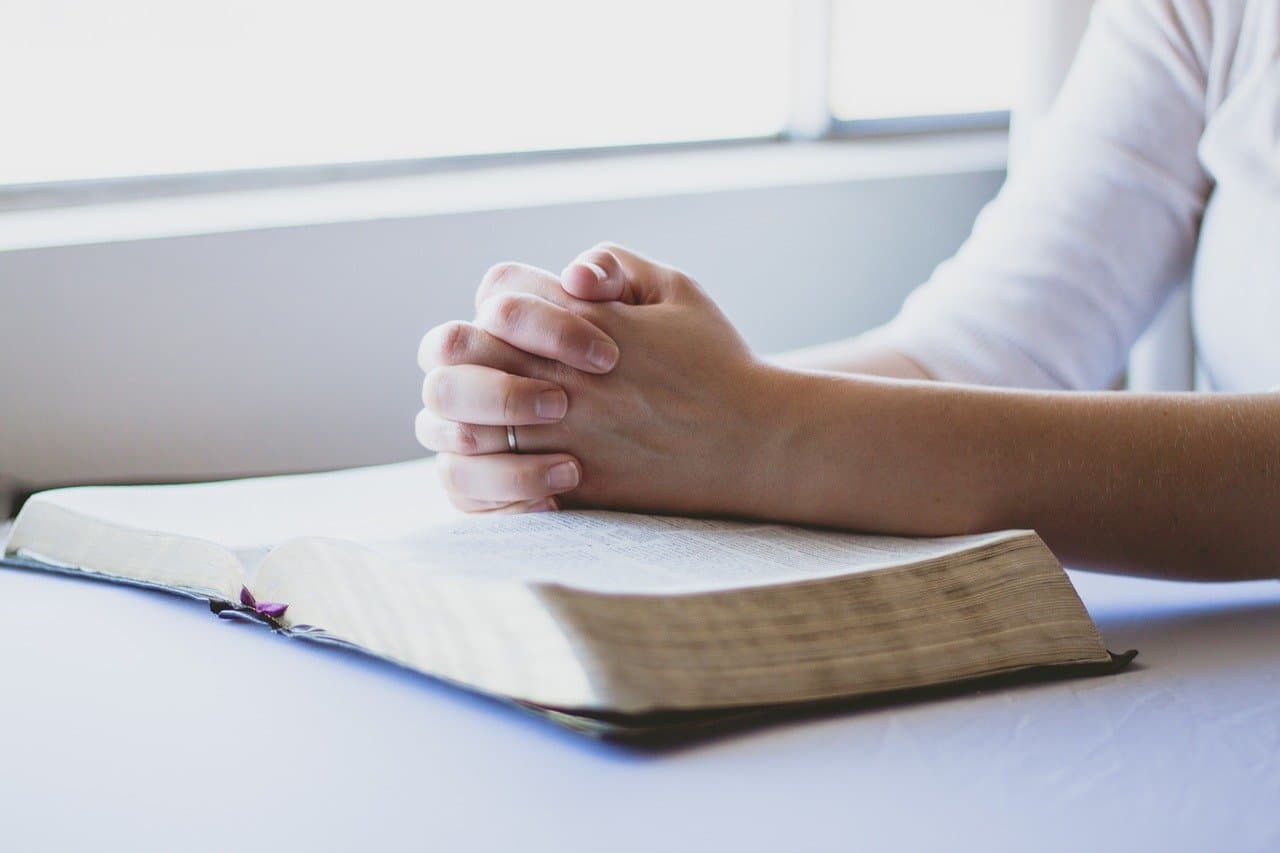 Hipnose e religião: o que elas têm em comum