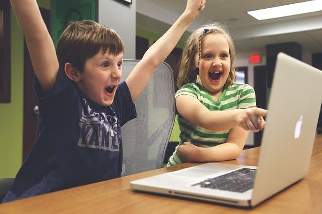 Vício em tecnologia: como tirar meu filho do celular?